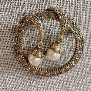 Vintage Genuine Pearl Brooch
